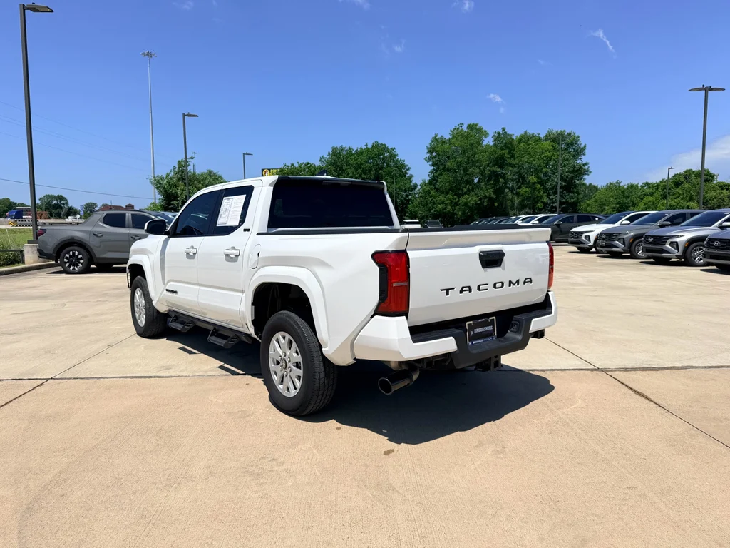 Used 2025 Ice Cap Toyota SR5 image 8