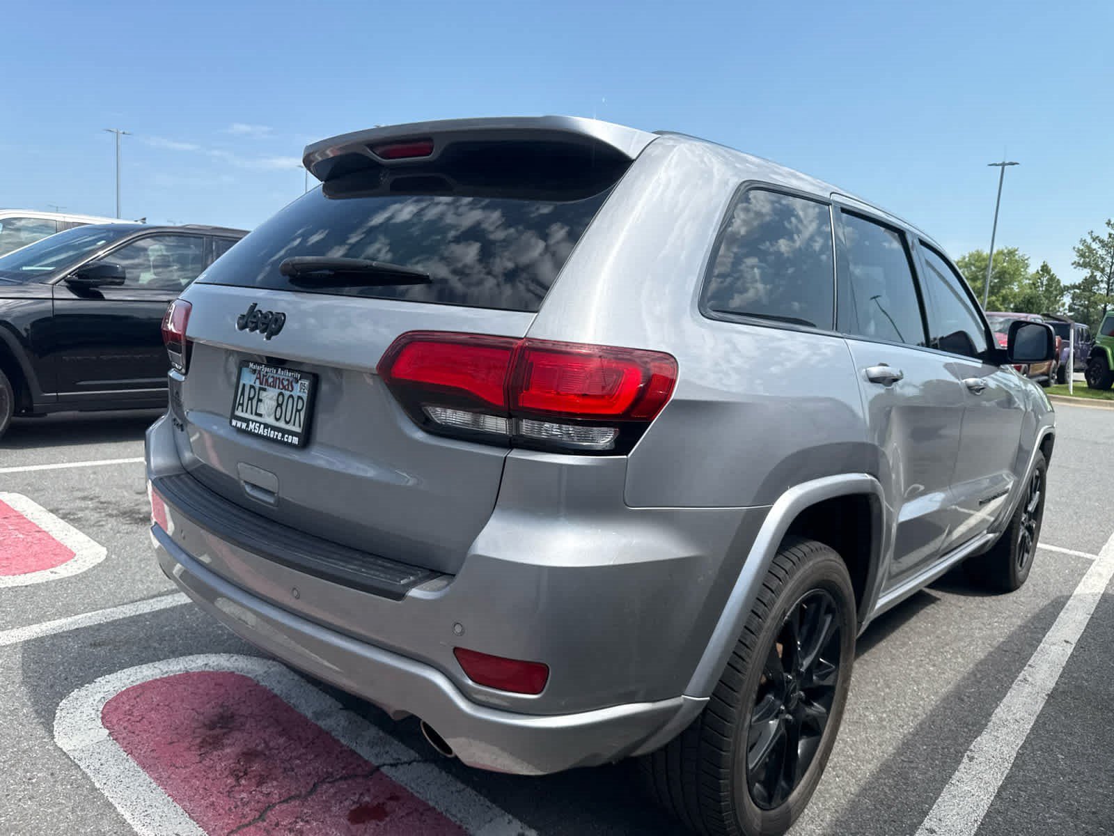 Used 2020 Billet Silver Metallic Clearcoat Jeep Altitude image 4