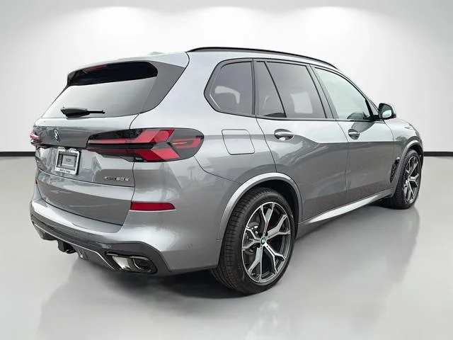 New 2026 Skyscraper Grey Metallic BMW xDrive50e image 3