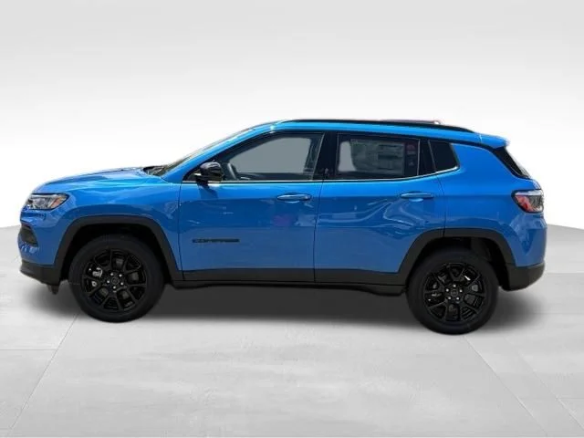 New 2026 Hydro Blue Pearl-Coat Exterior Paint Jeep Latitude image 5