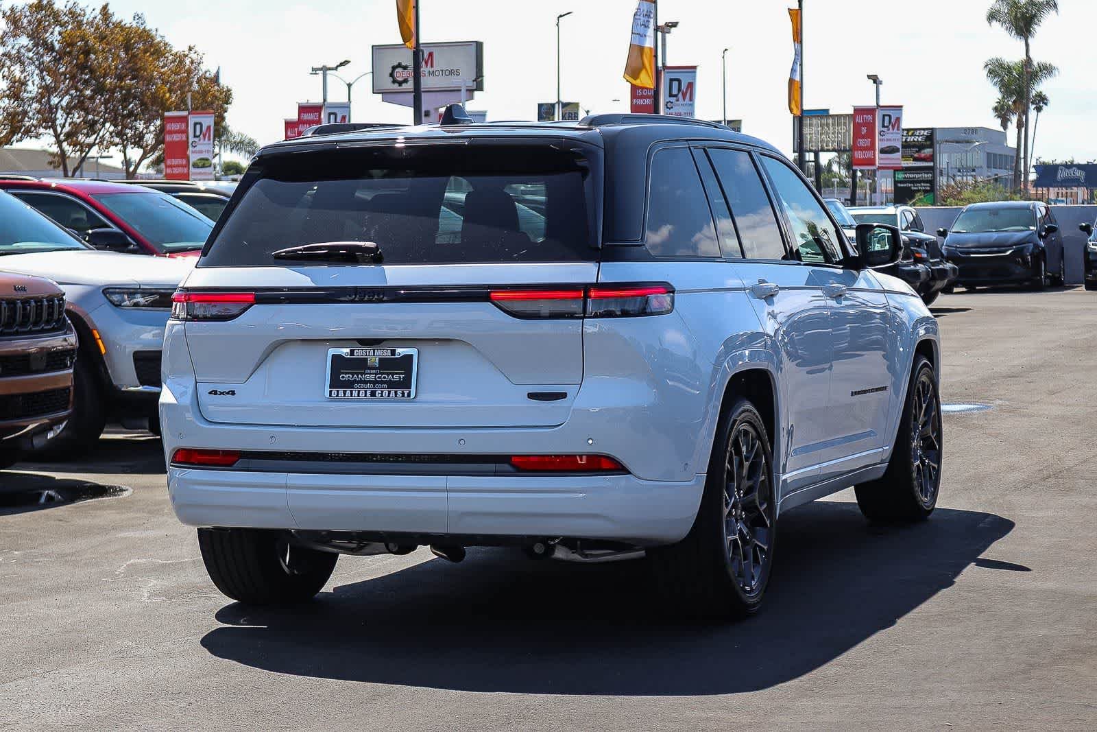 New 2026 Bright White Clear-Coat Exterior Paint Jeep Summit image 4