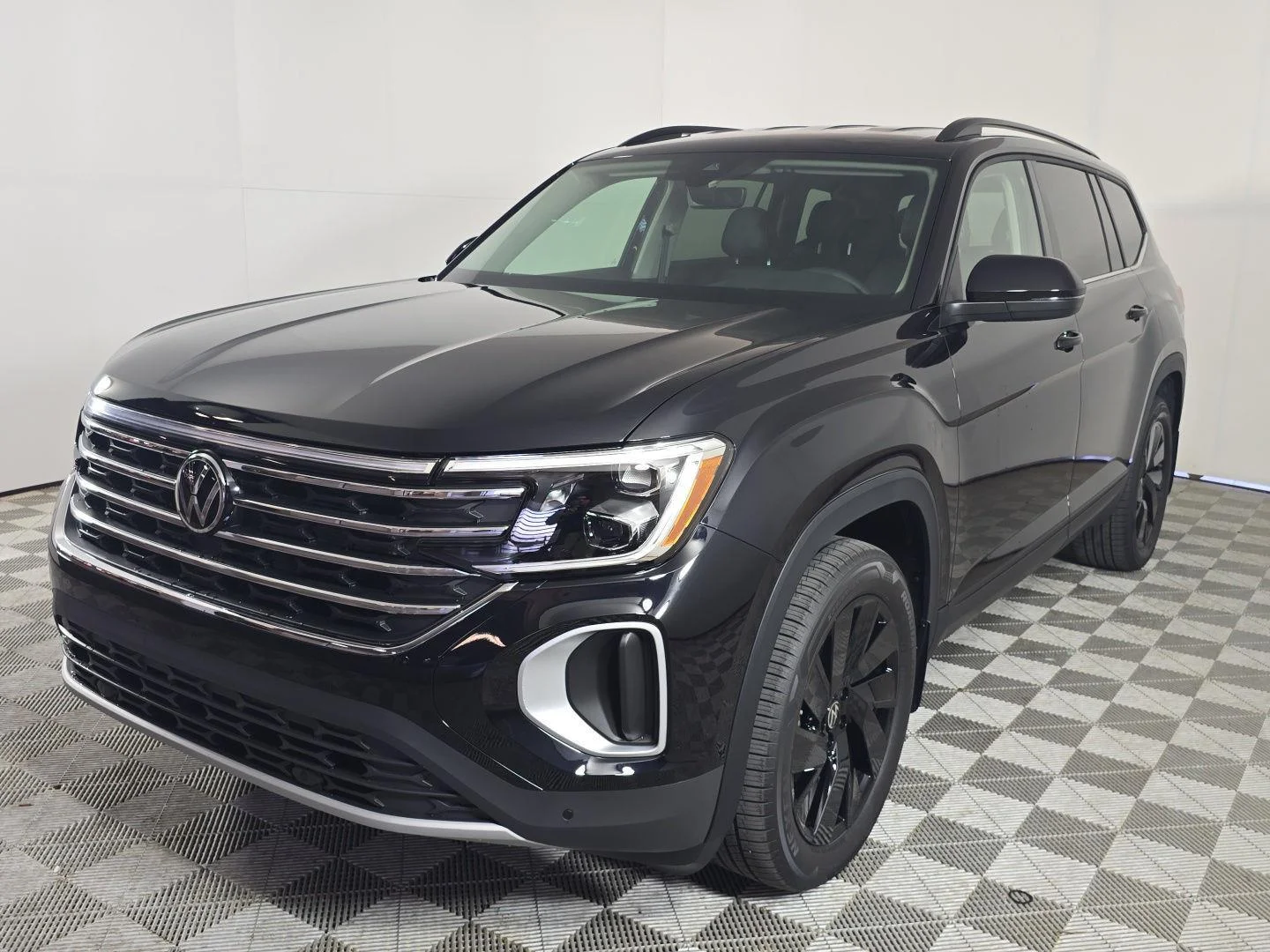 New 2026 Deep Black Pearl Volkswagen 2.0T SE w/Technology image 20