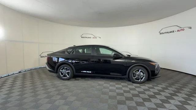New 2026 Aurora Black Pearl Kia LXS image 9