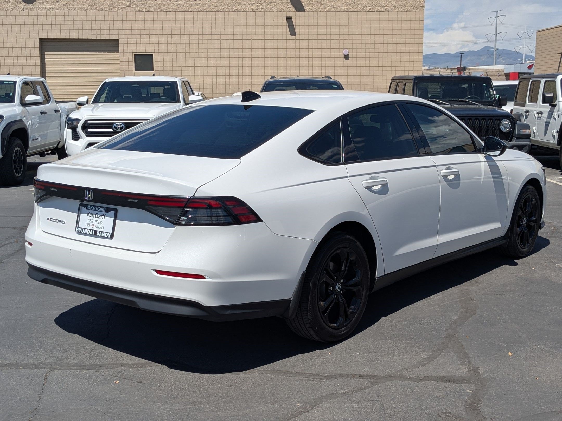 Ken Garff Cert 2025 White Honda SE image 3