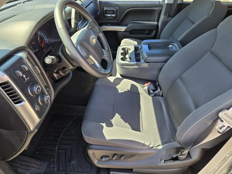Used 2018 Graphite Metallic Chevrolet LT image 6