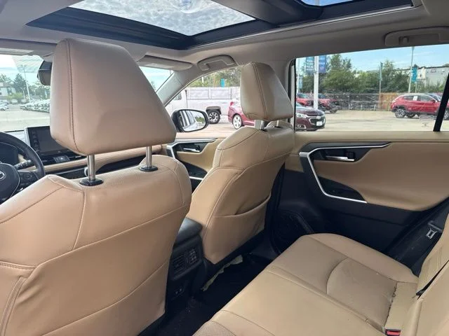 Used 2021  Toyota Limited image 11