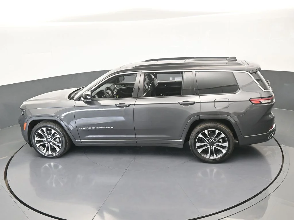 Used 2024 Baltic Gray Metallic Clearcoat Jeep Overland image 53