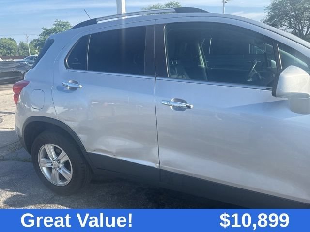 Used 2018 SILVER ICE METALLIC Chevrolet LT image 7