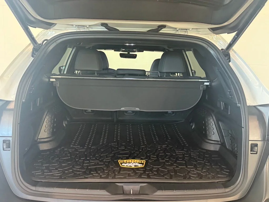 Used 2025 White Subaru Wilderness image 9