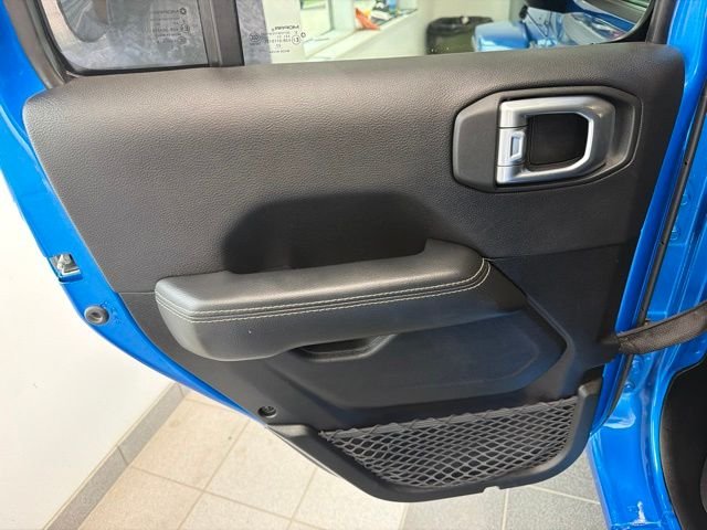 Used 2022 Blue Jeep Overland image 14