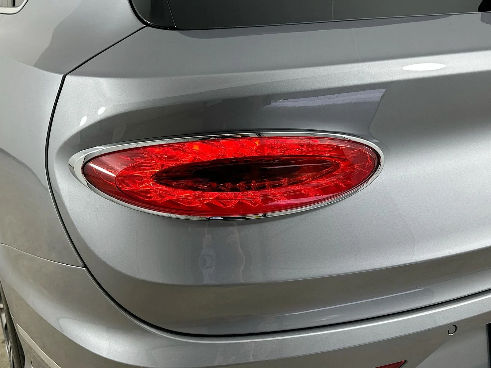 Used 2023 Silver Bentley  image 15