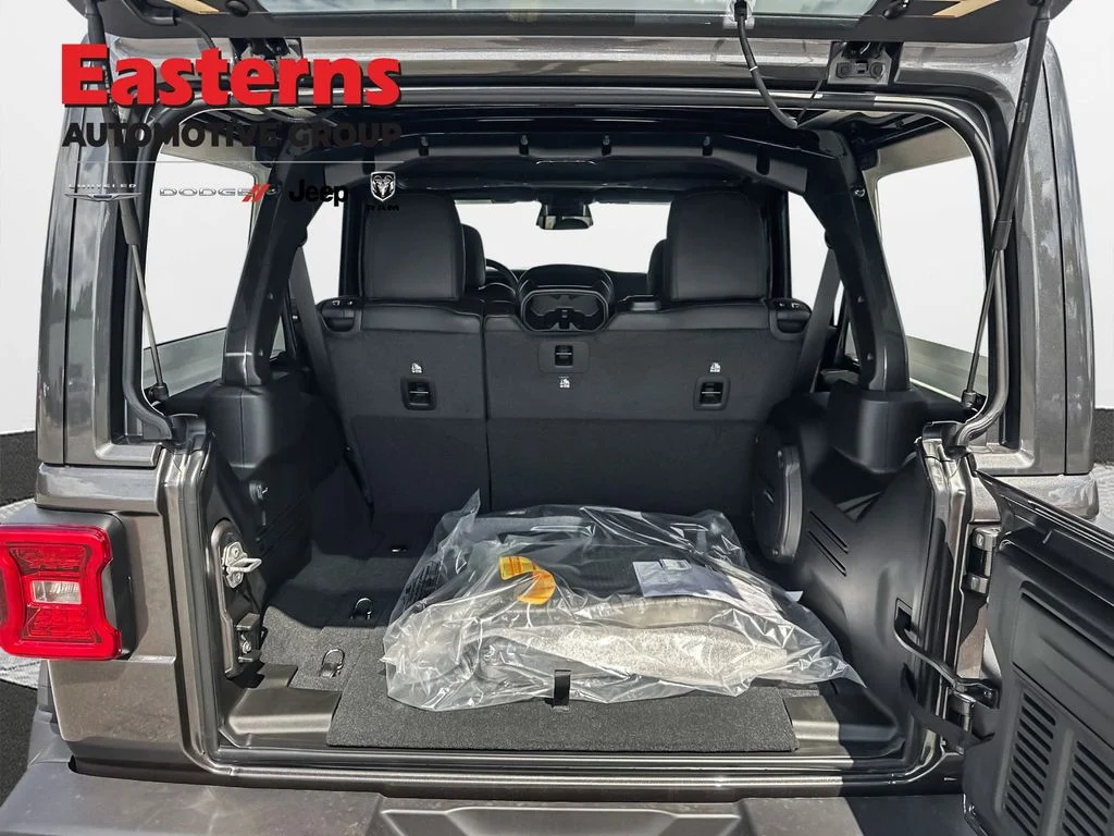 New 2026 Granite Crystal Metallic Clear-Coat Exterior Paint Jeep Rubicon image 9