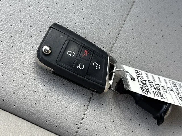 Used 2019 White Volkswagen 2.0T SE image 33