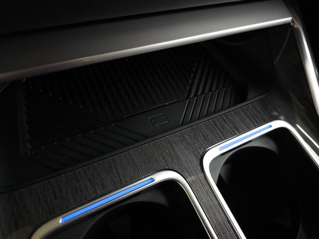 Used 2026 Black Sapphire Metallic BMW xDrive60 image 42