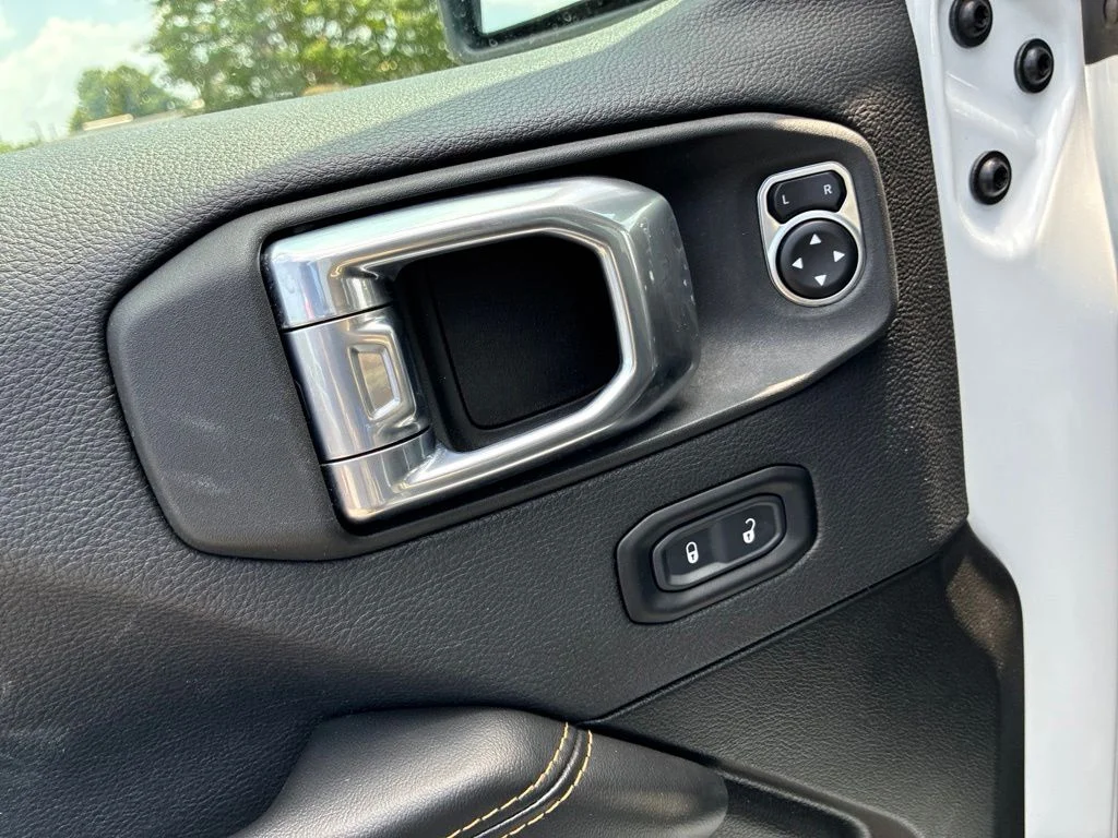 Used 2025 White Jeep Sahara image 13