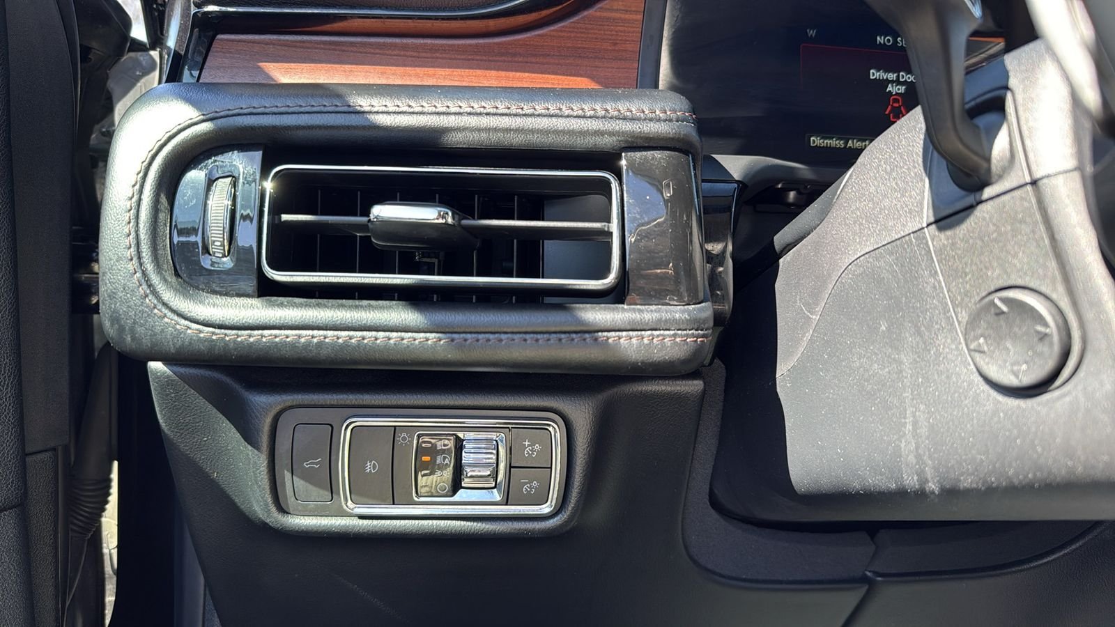 Used 2020 Black Lincoln Reserve image 24