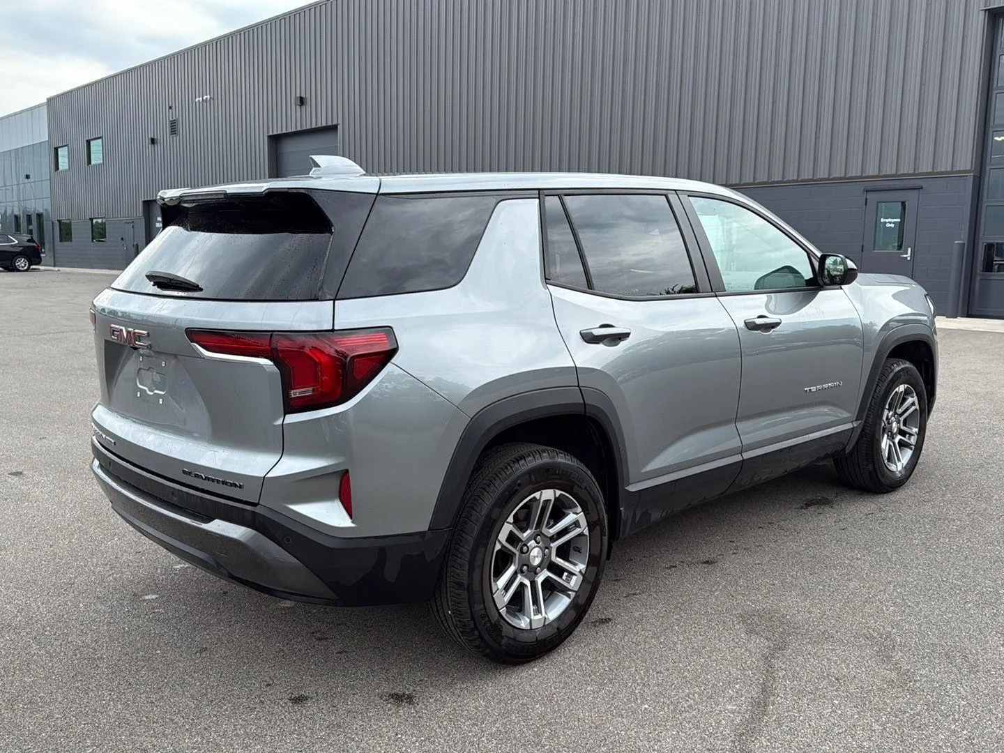 Used 2026 Sterling Metallic GMC AWD Elevation image 3