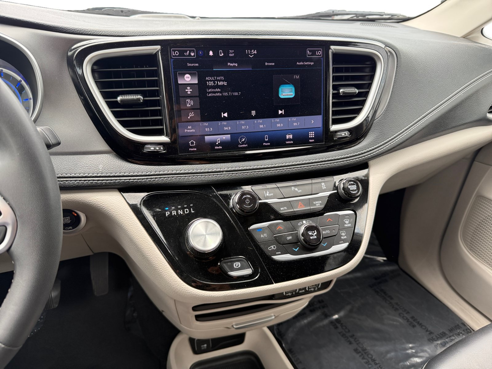 Used 2023 Bright White Clearcoat Chrysler Touring L image 12
