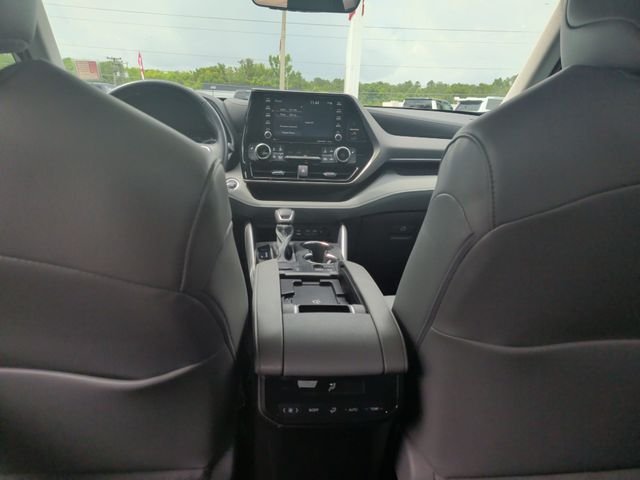 Used 2022 Black Toyota XLE image 32