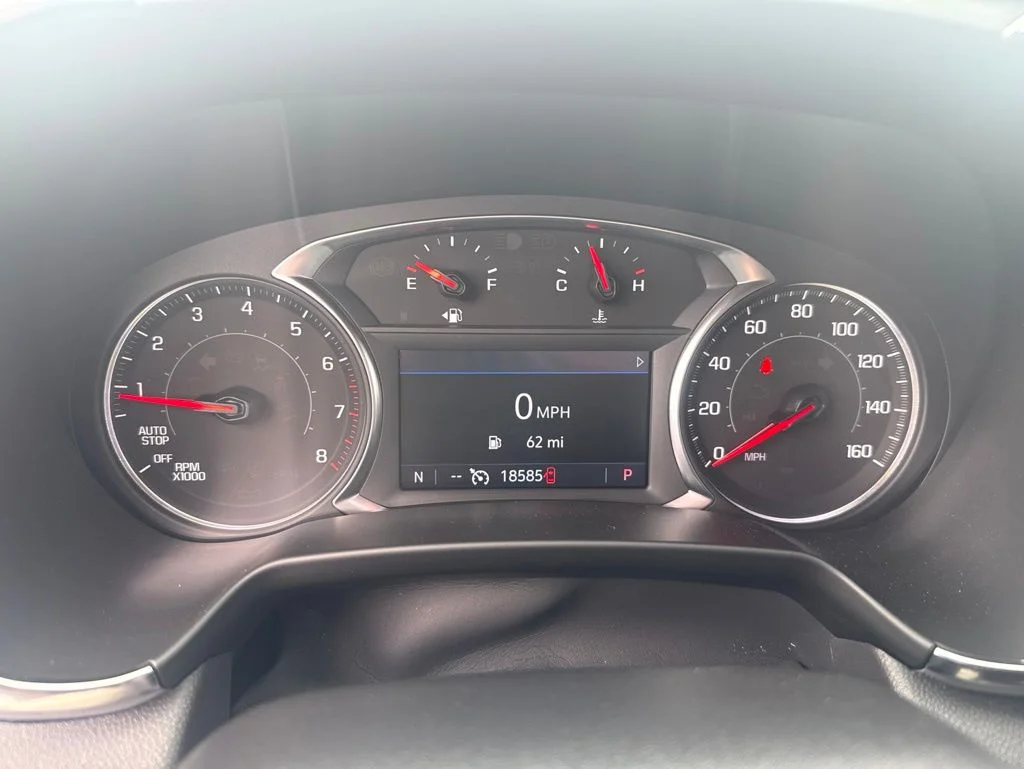 Used 2025 White Chevrolet LT image 34
