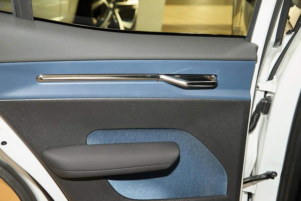 New 2026 Crystal White Volvo Plus image 13