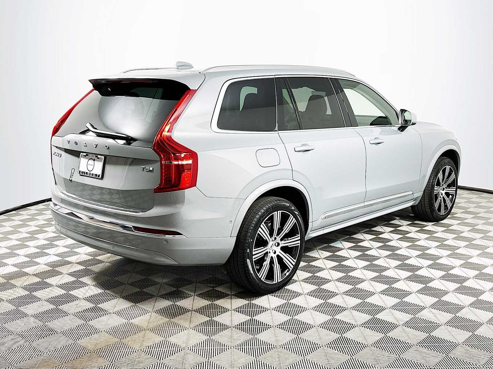 Certified Used 2025 Vapour Grey Volvo Plus image 6