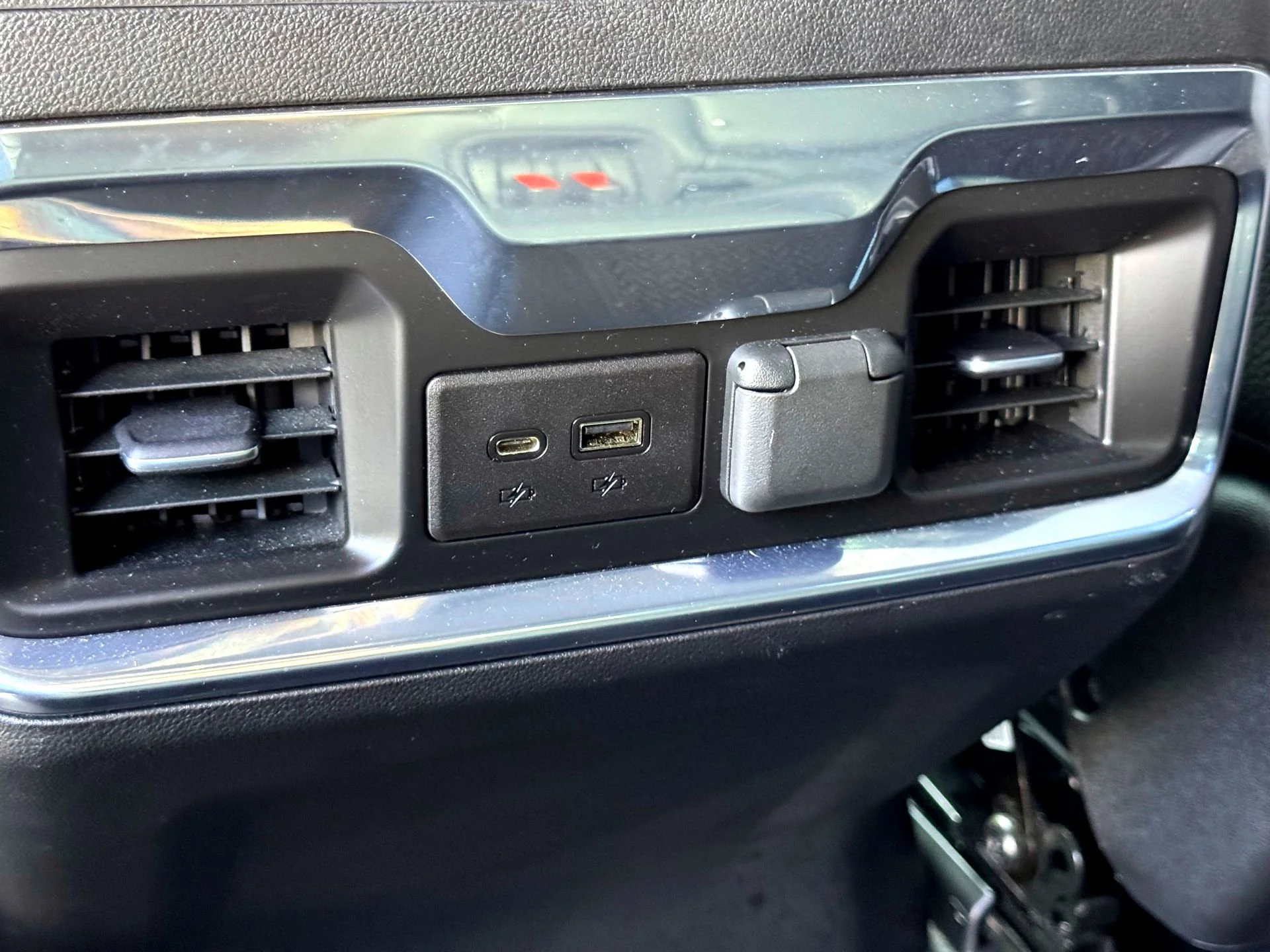 Used 2022 Onyx Black GMC Denali image 21