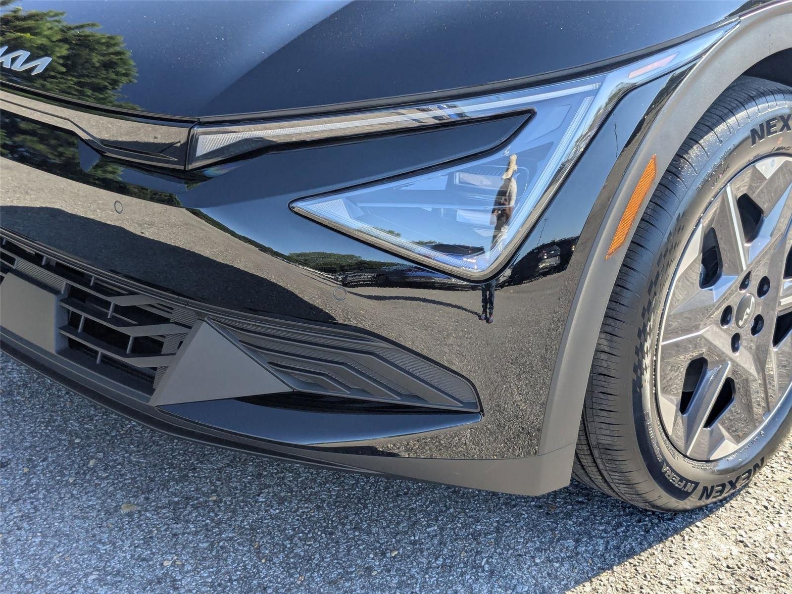 New 2025 Ebony Black Kia Light Long Range image 2