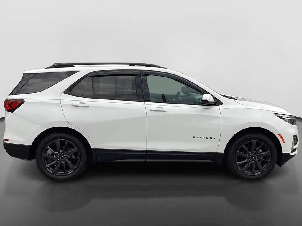 Used 2022 Summit White Chevrolet RS image 4