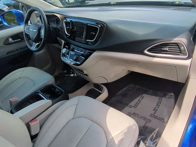 Used 2019 Blue Chrysler Touring L image 35