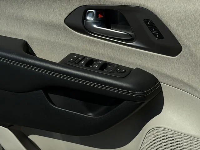 Used 2023 Gray Chrysler Touring L image 31