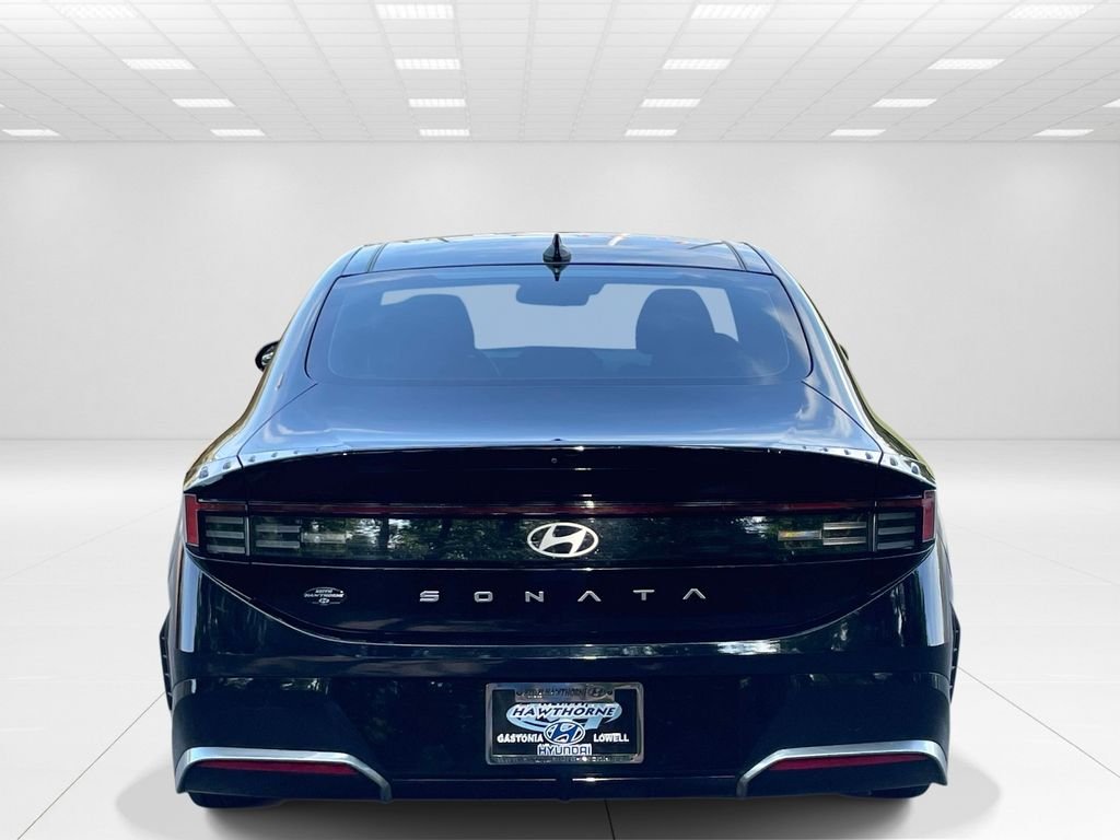 Certified Used 2024 Black Hyundai SEL image 5