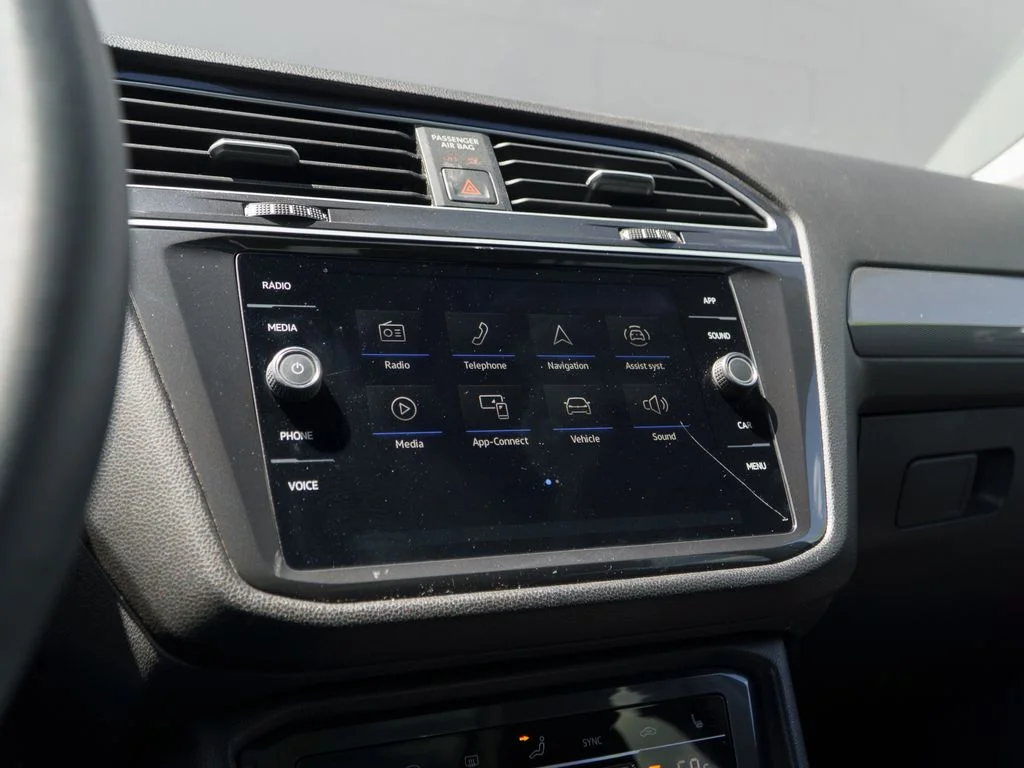 Used 2023 Silver Volkswagen 2.0T SE image 24