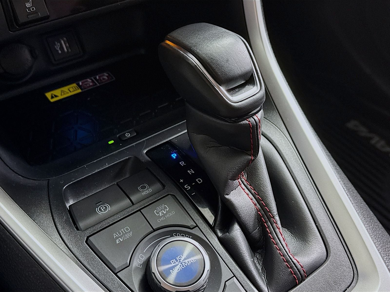 2024 Toyota RAV4 XSE - Photo 14