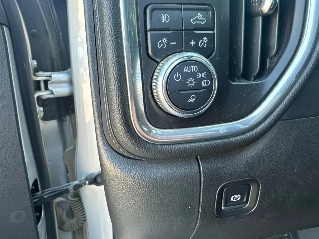 Used 2020 QUICKSILVER METALLIC GMC Denali image 12