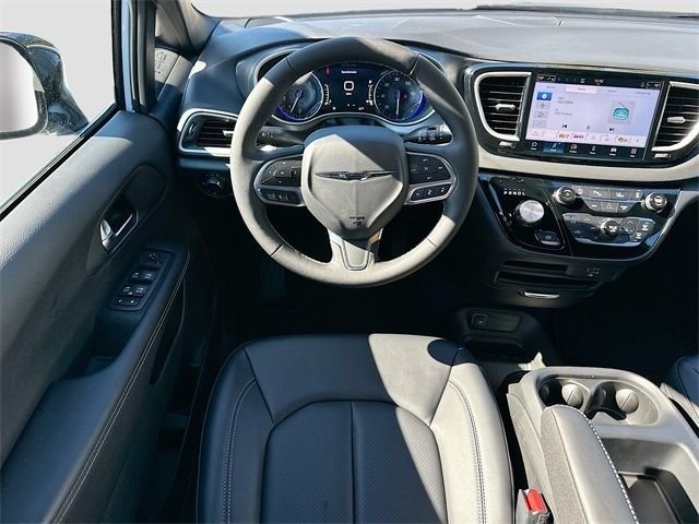 New 2026 Bright White Clear-Coat Exterior Paint Chrysler LX image 15