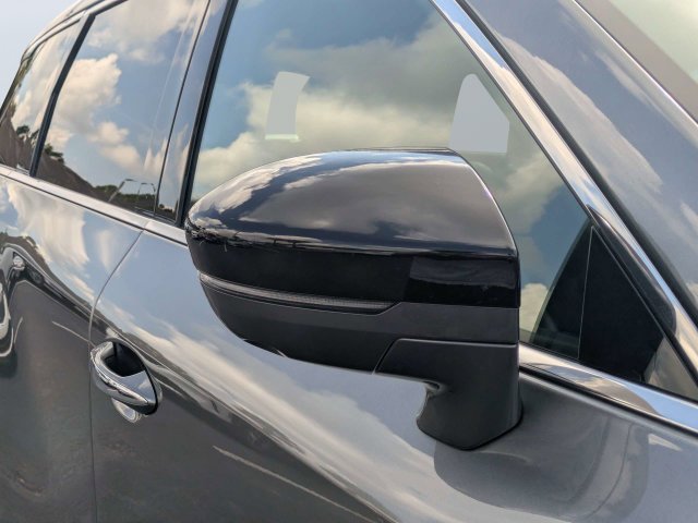 Used 2025 Gray INFINITI LUXE image 10