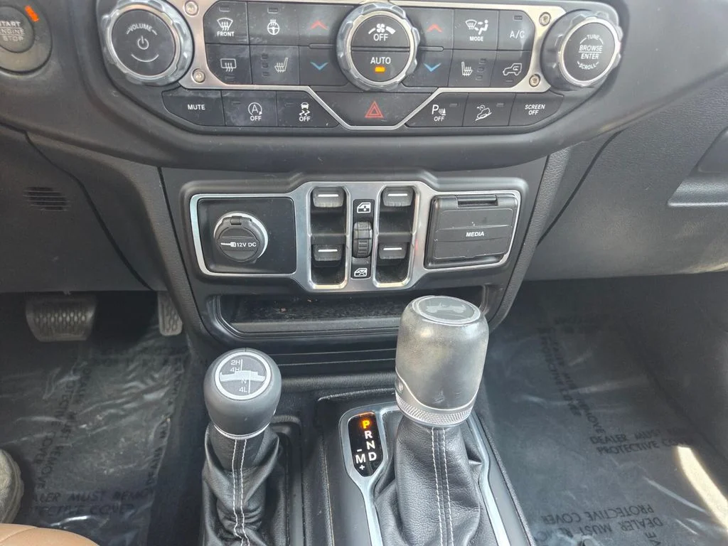 Used 2020 Green Jeep Unlimited Sahara image 18