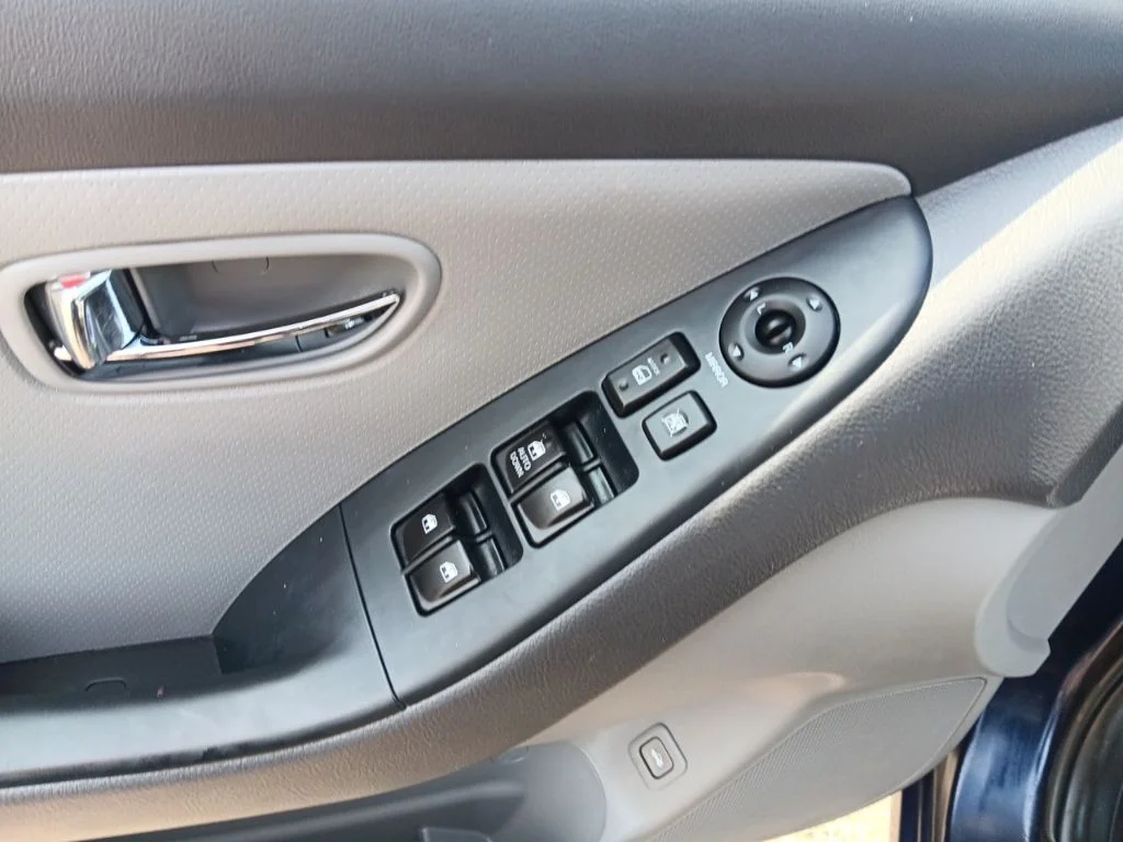 Used 2010 Regatta Blue Pearl Hyundai SE image 13