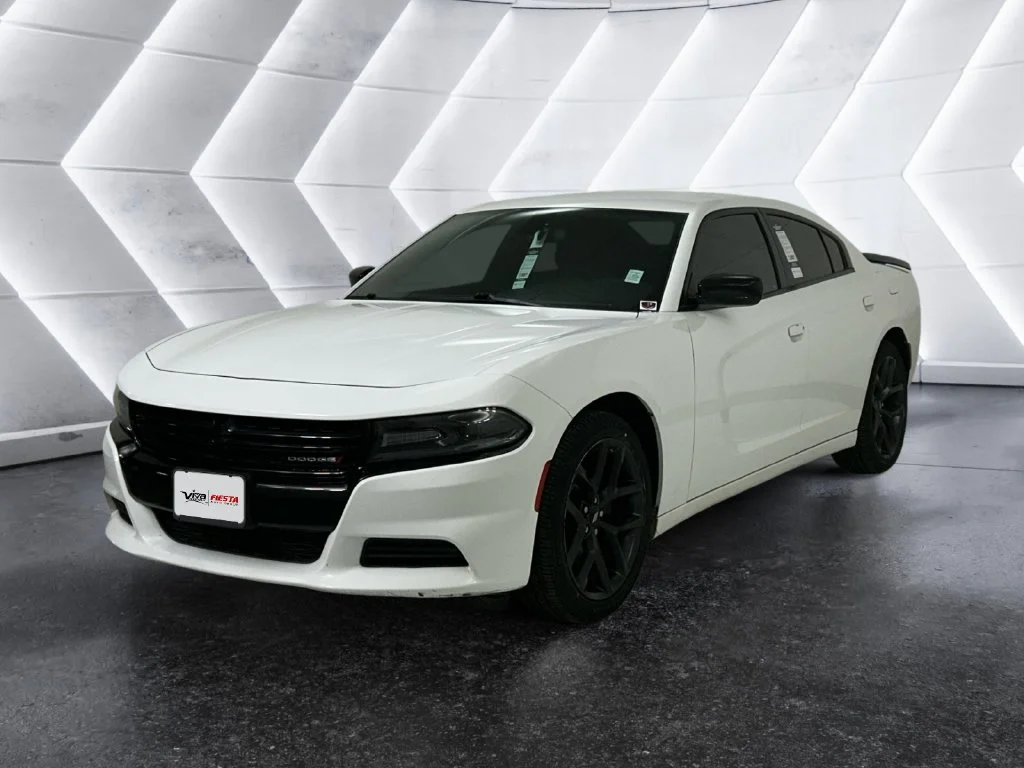 Used 2019 White Dodge SXT image 3