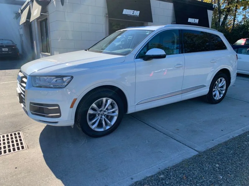 Used 2019 White Audi 55 TFSI Premium Plus Sport Utility 4D image 5