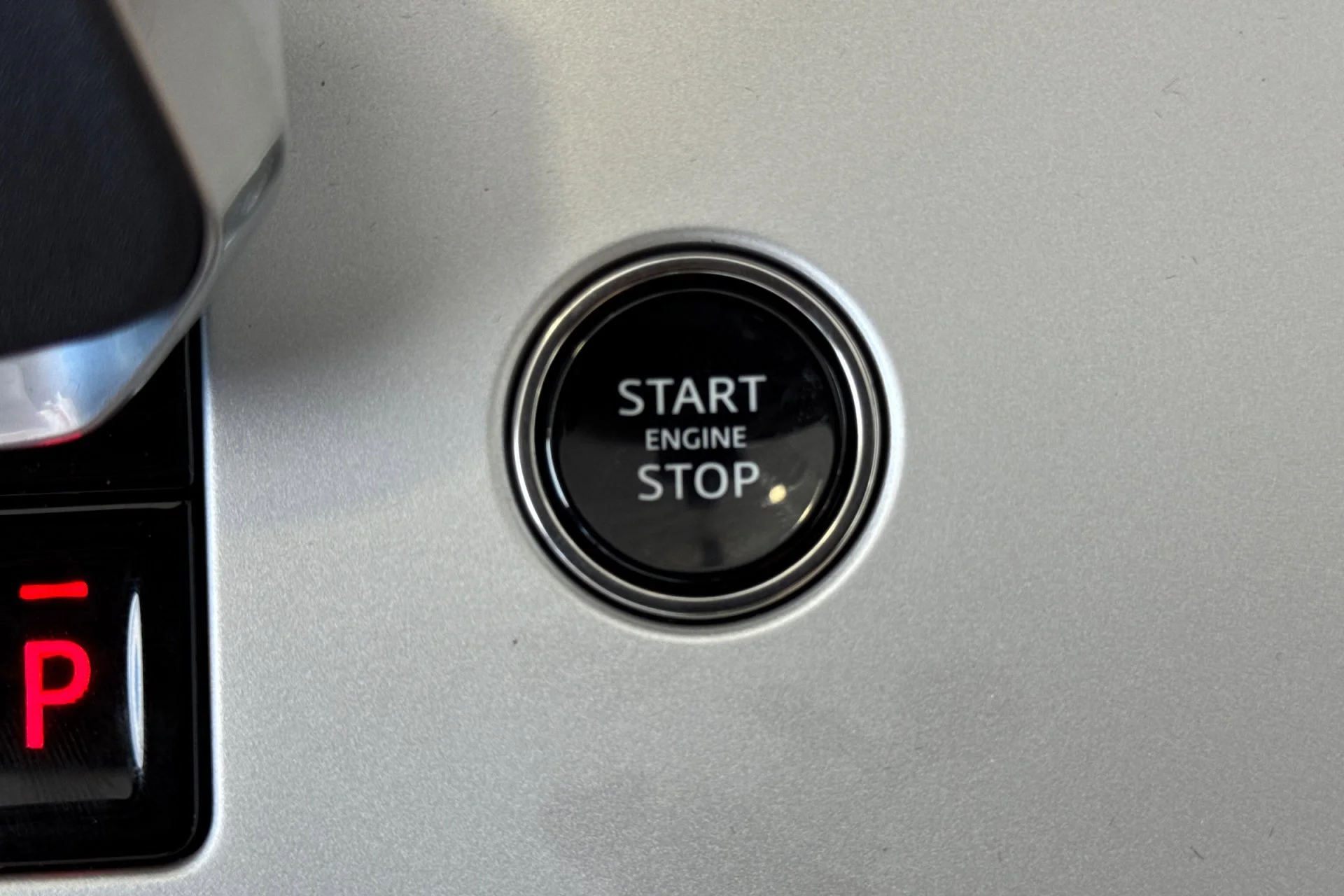 New 2026 Carpathian Grey Land Rover SE image 25