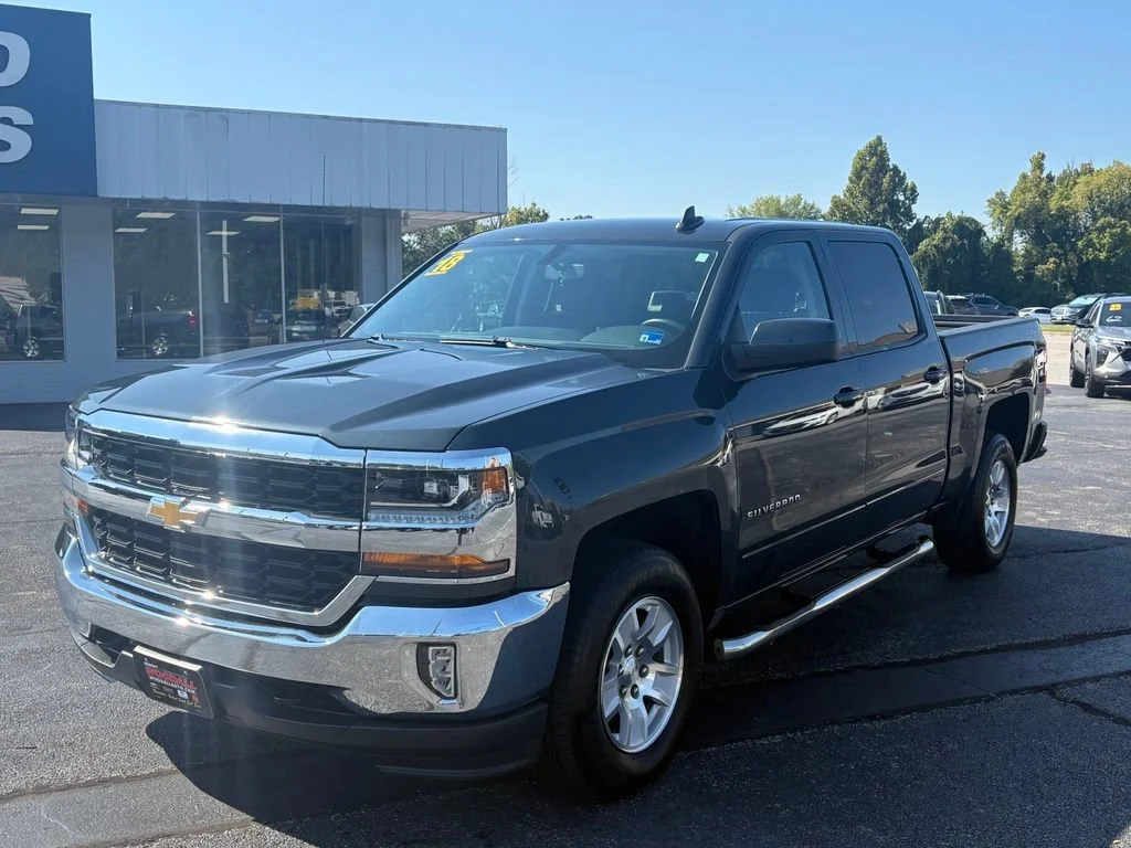 Used 2018 GRAPHITE METALLIC Chevrolet LT image 2