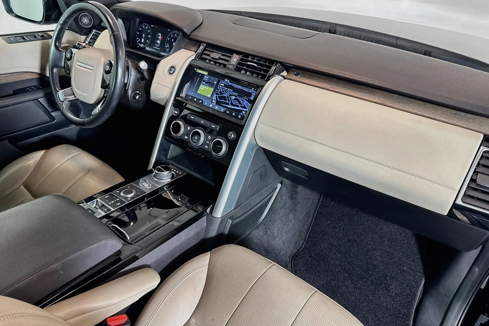 Used 2019 Santorini Black Metallic Land Rover HSE image 24