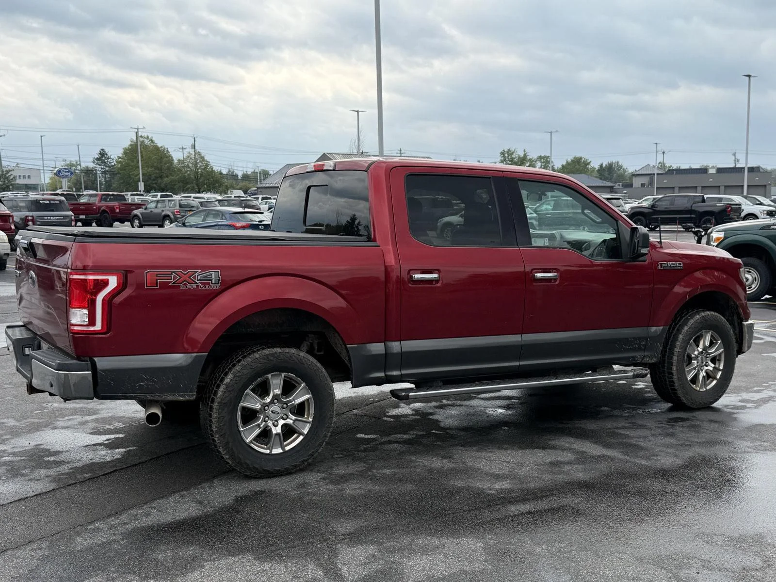 Used 2017 Ruby Red Metallic Tinted Clearcoat/Magnetic Ford XLT image 6