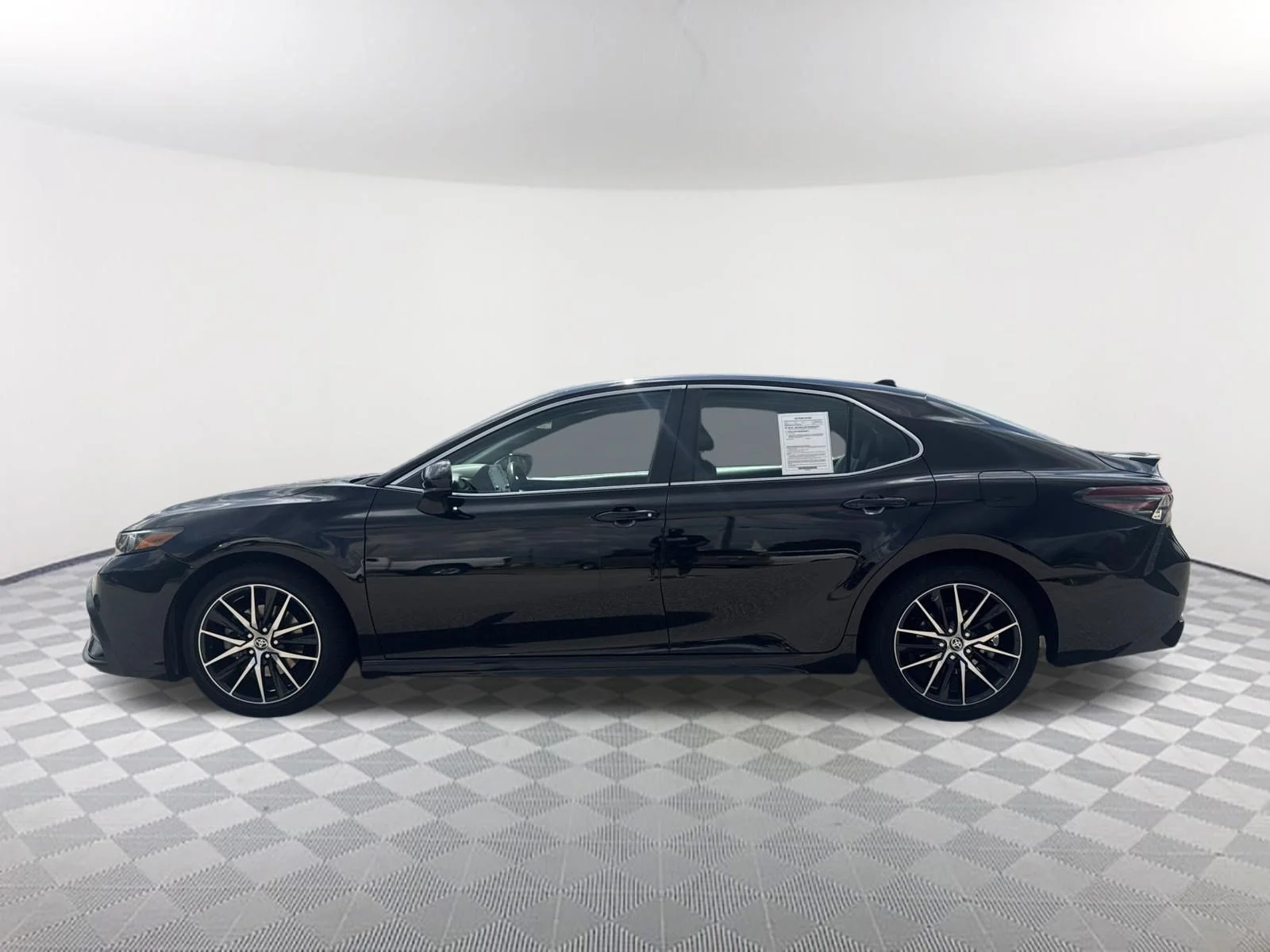 Used 2021 Midnight Black Metallic Toyota SE image 8