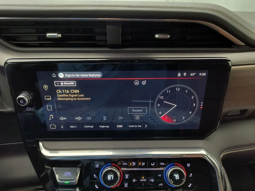 Used 2024 White Frost Tricoat GMC Denali Ultimate image 24