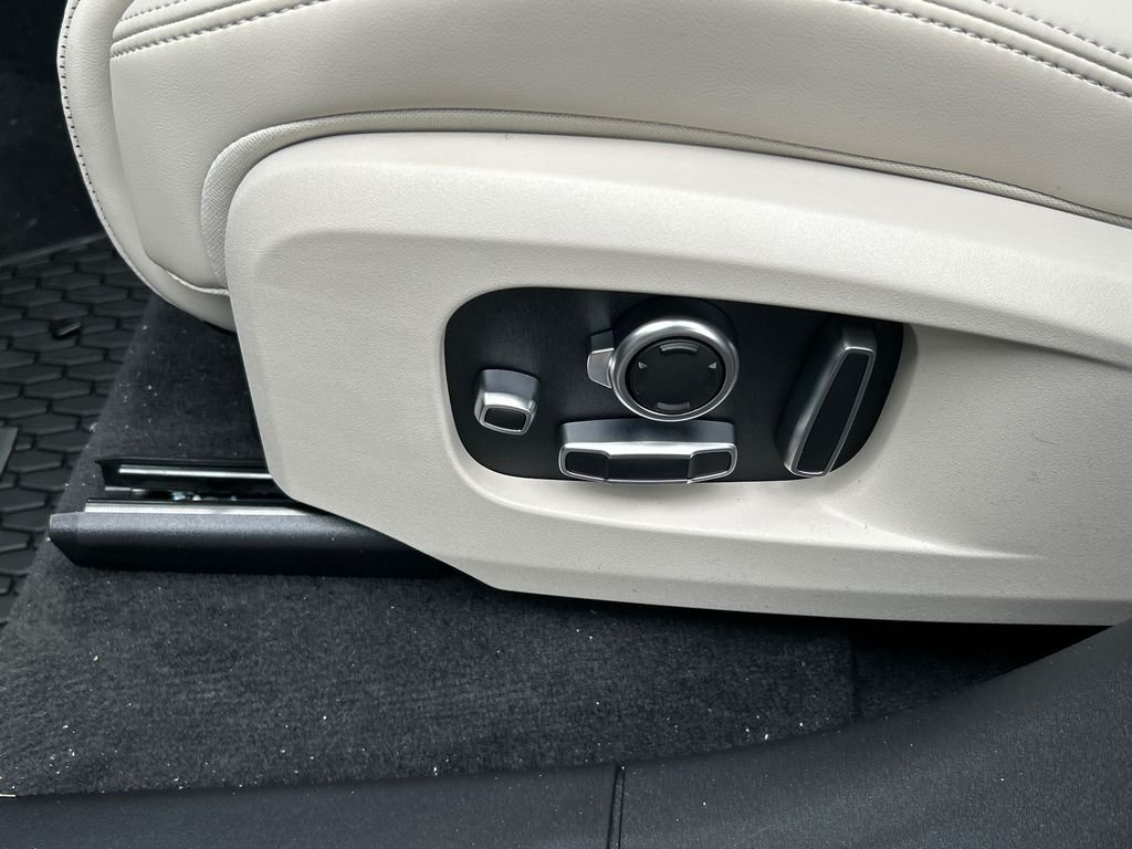 2026 Jaguar F-Pace R-Dynamic S - Photo 11