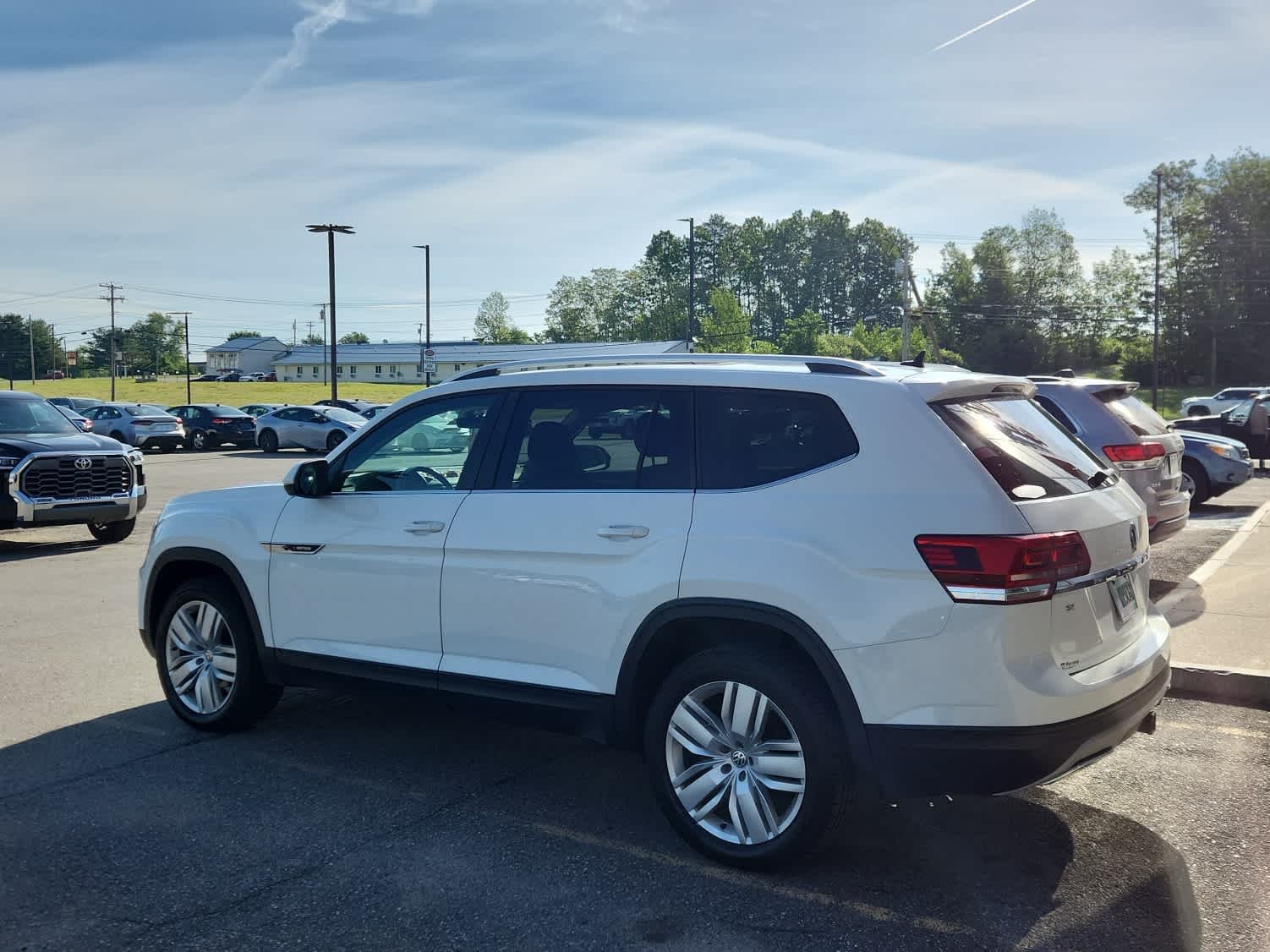 Used 2019 Volkswagen Atlas SE w/Tech with VIN 1V2UR2CA0KC572533 for sale in Oakland, ME