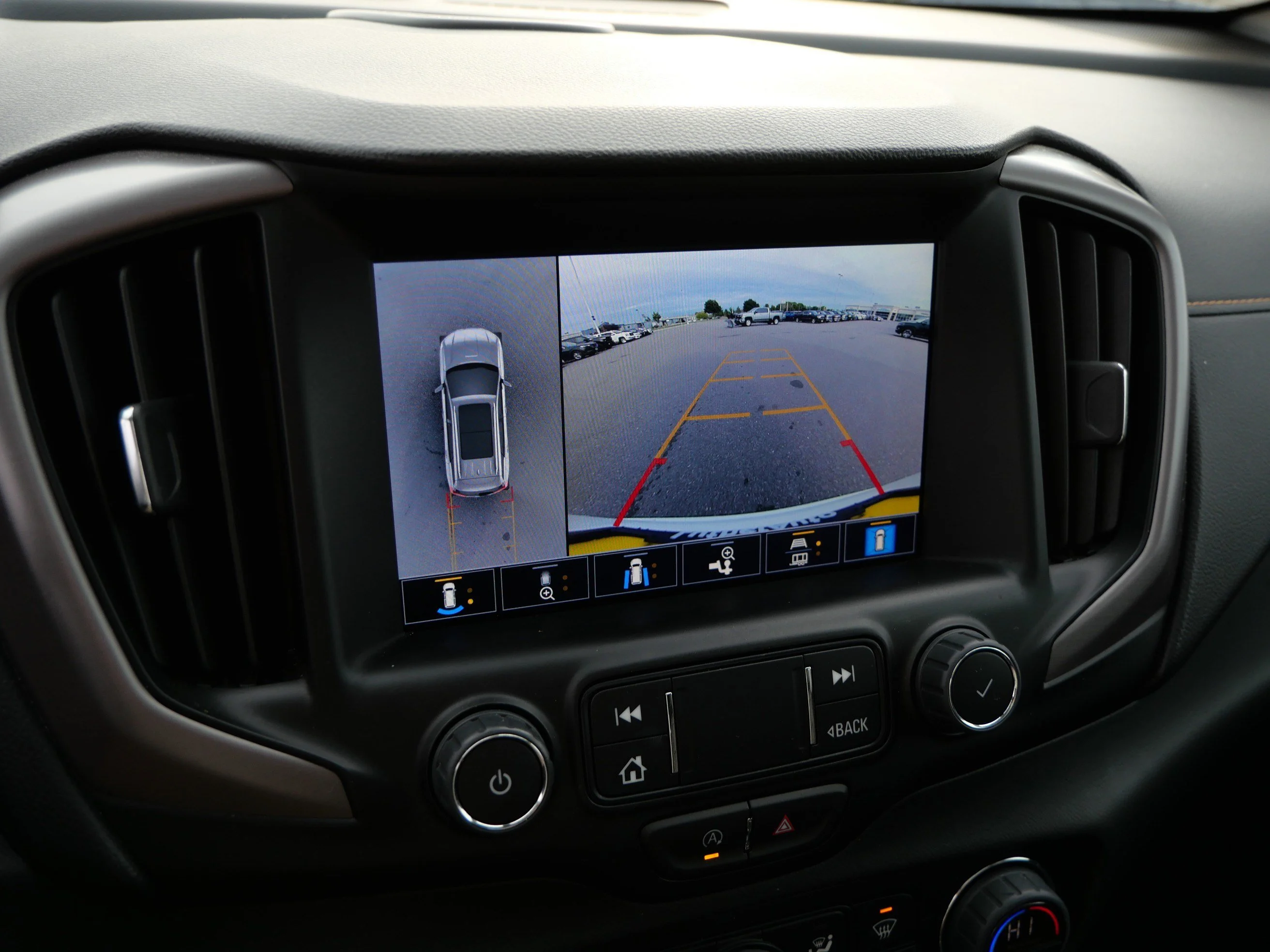 Used 2023 Summit White GMC AT4 image 38